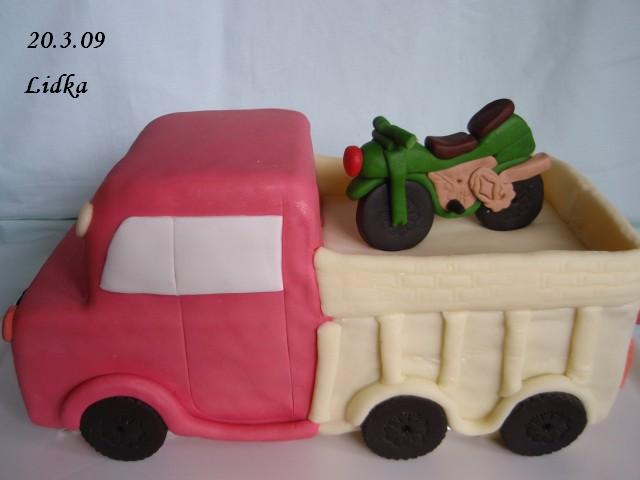 Nákladní auto s motorkou